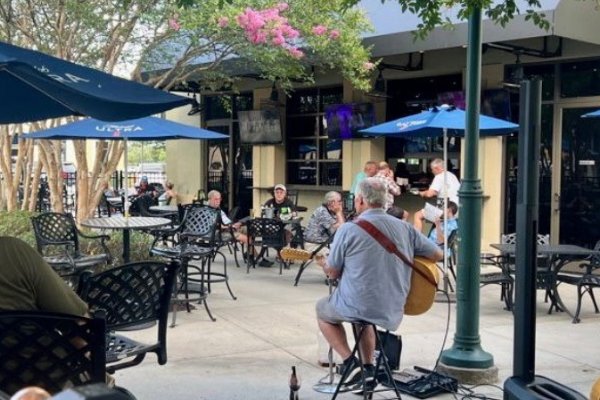 Live Music Wednesdays and Fridays