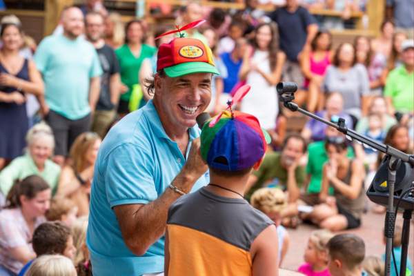 Shannon Tanner singing in Shelter Cove Harbour and Marina