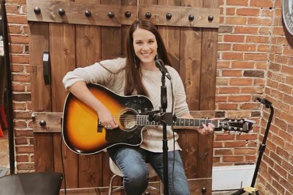 Live Music from Ashley Lauren